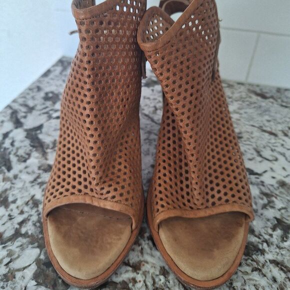 Rag & Bone Wyatt Perforated Block Heel Sandals size 37/7 - Picture 1 of 8